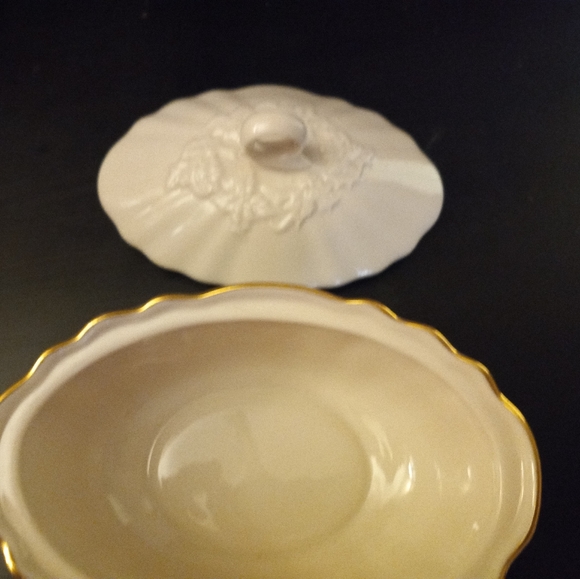 LENOX Holiday Collection Hostess Sugar Bowl - Picture 3 of 7